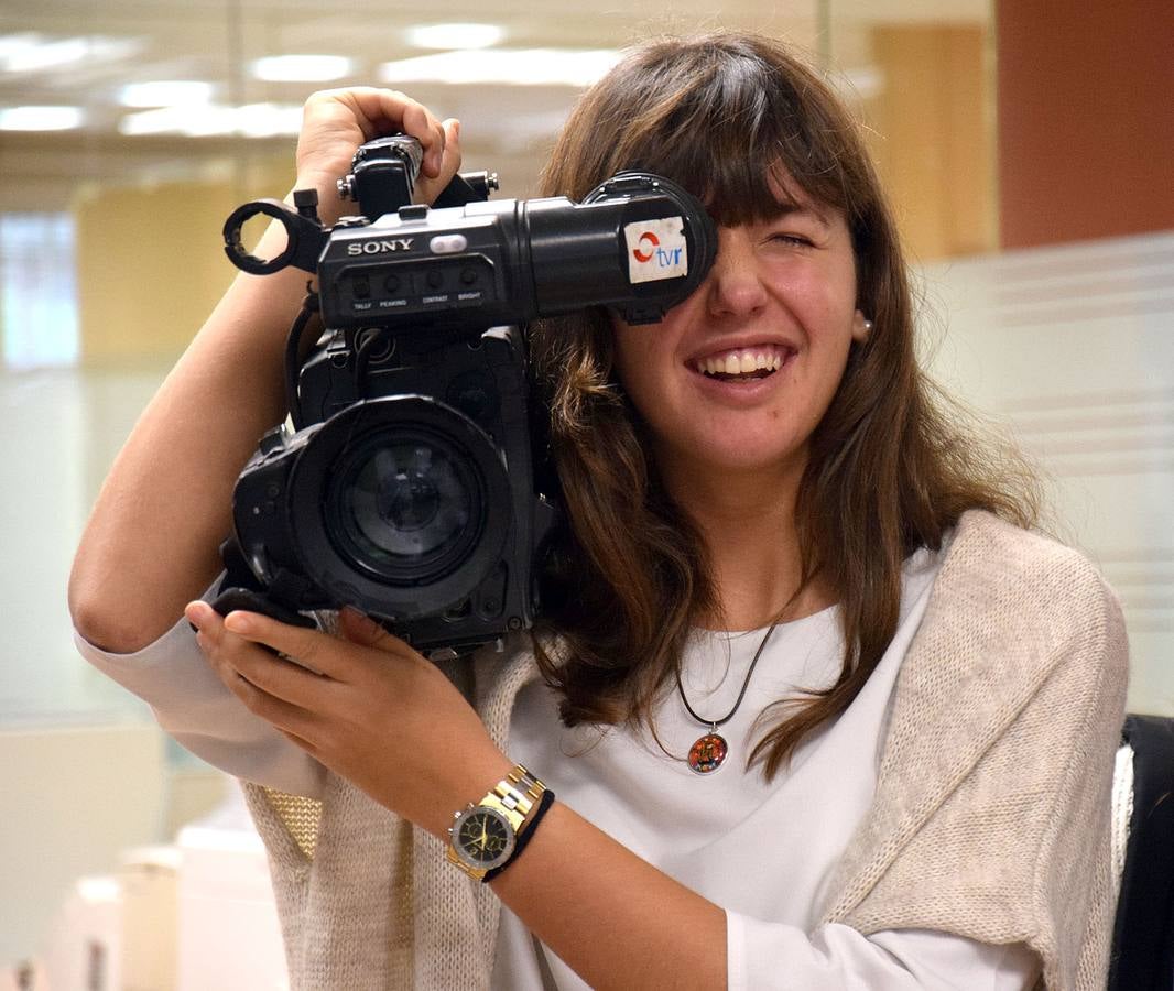 Las alumnas de 4º de la ESO de Alcaste visitan la multimedia de Diario LA RIOJA