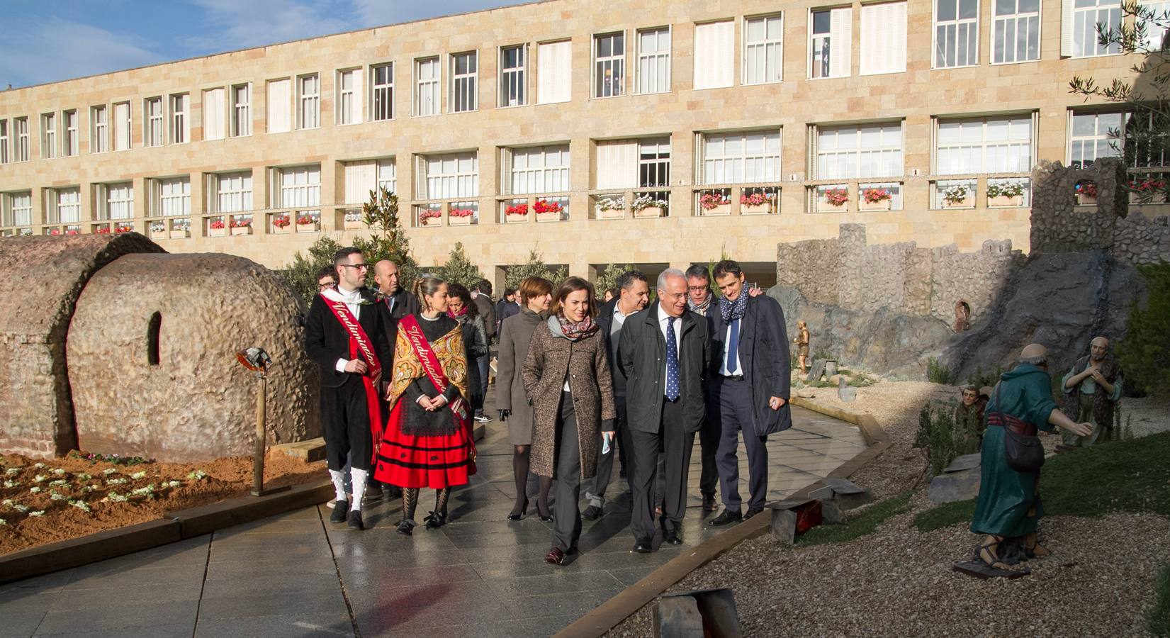 Inaugurado el Belén Monumental de la Plaza del Ayuntamiento de Logroño