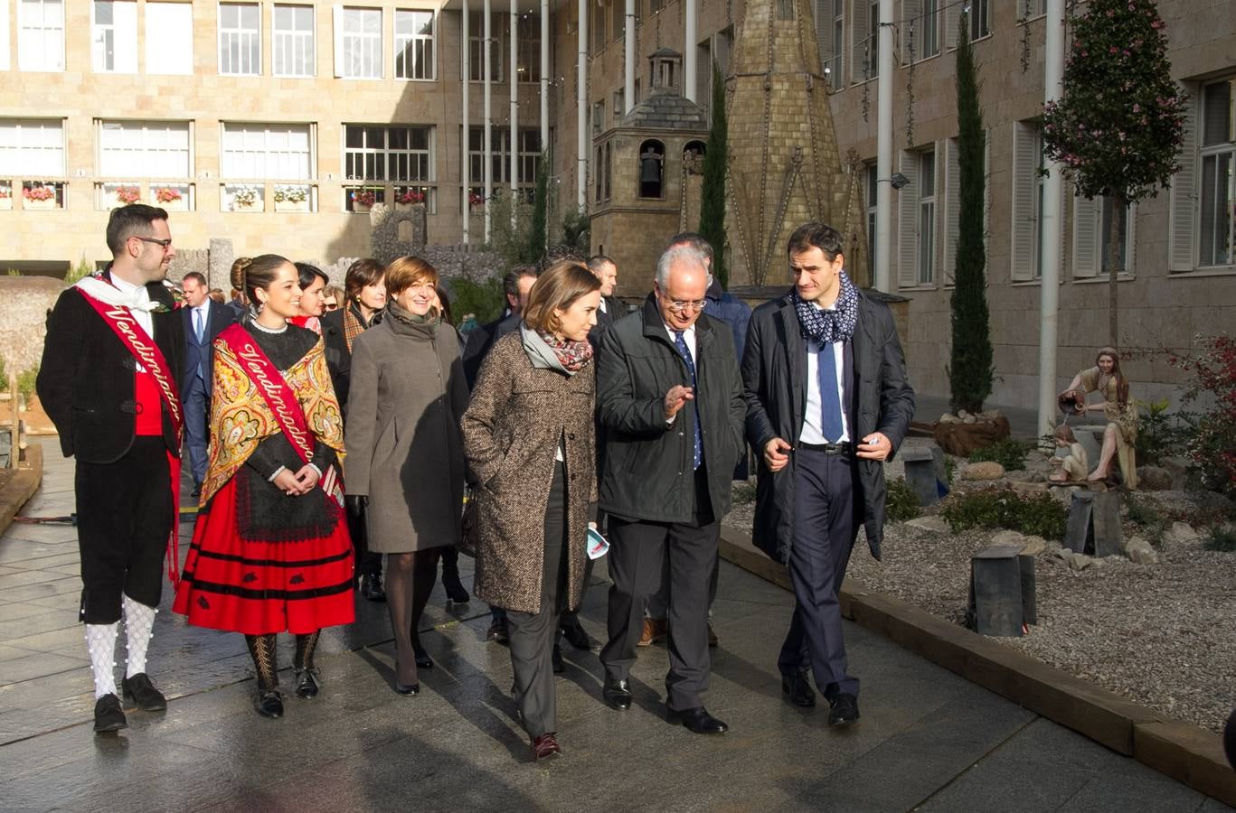 Inaugurado el Belén Monumental de la Plaza del Ayuntamiento de Logroño