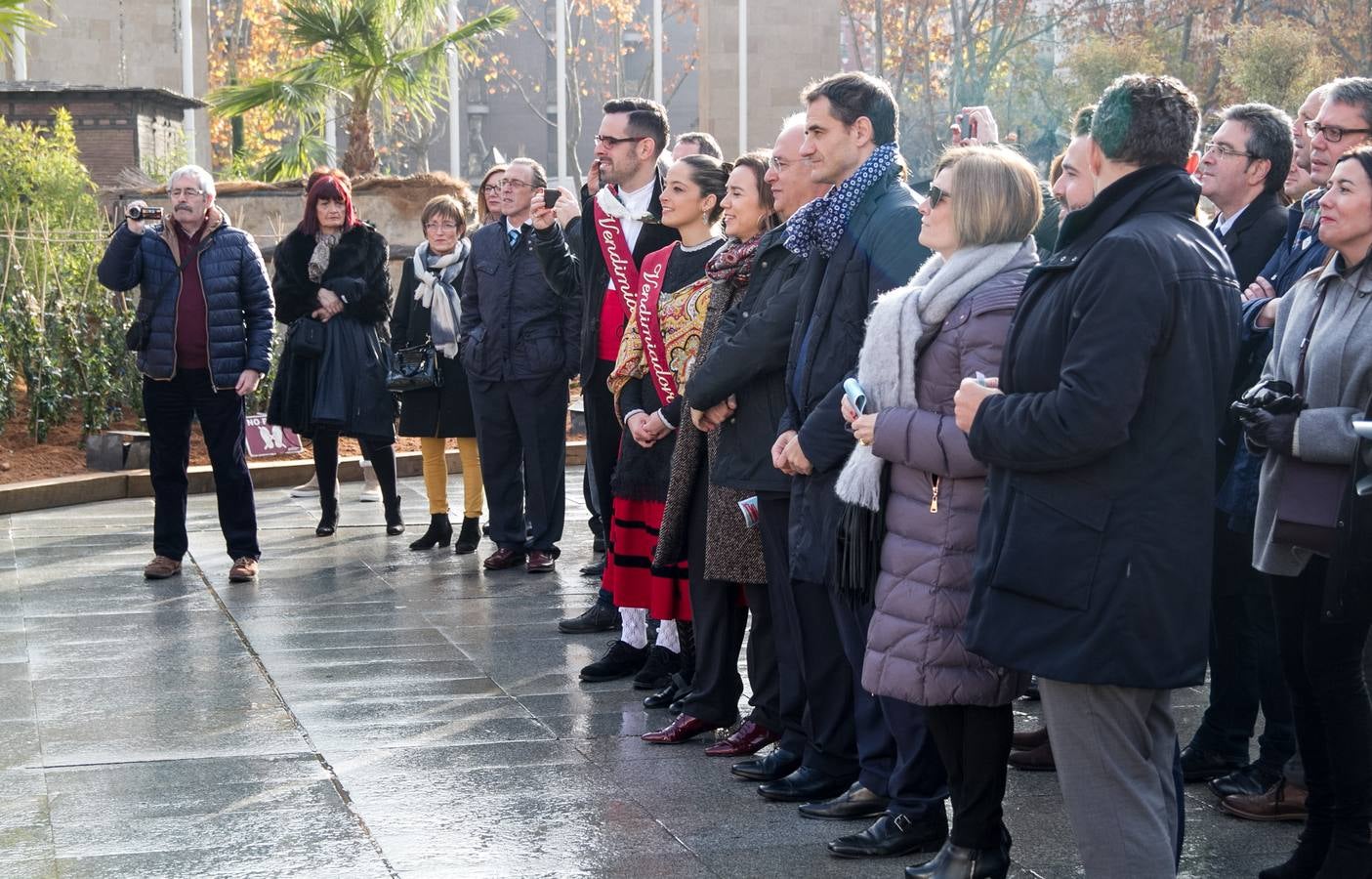 Inaugurado el Belén Monumental de la Plaza del Ayuntamiento de Logroño