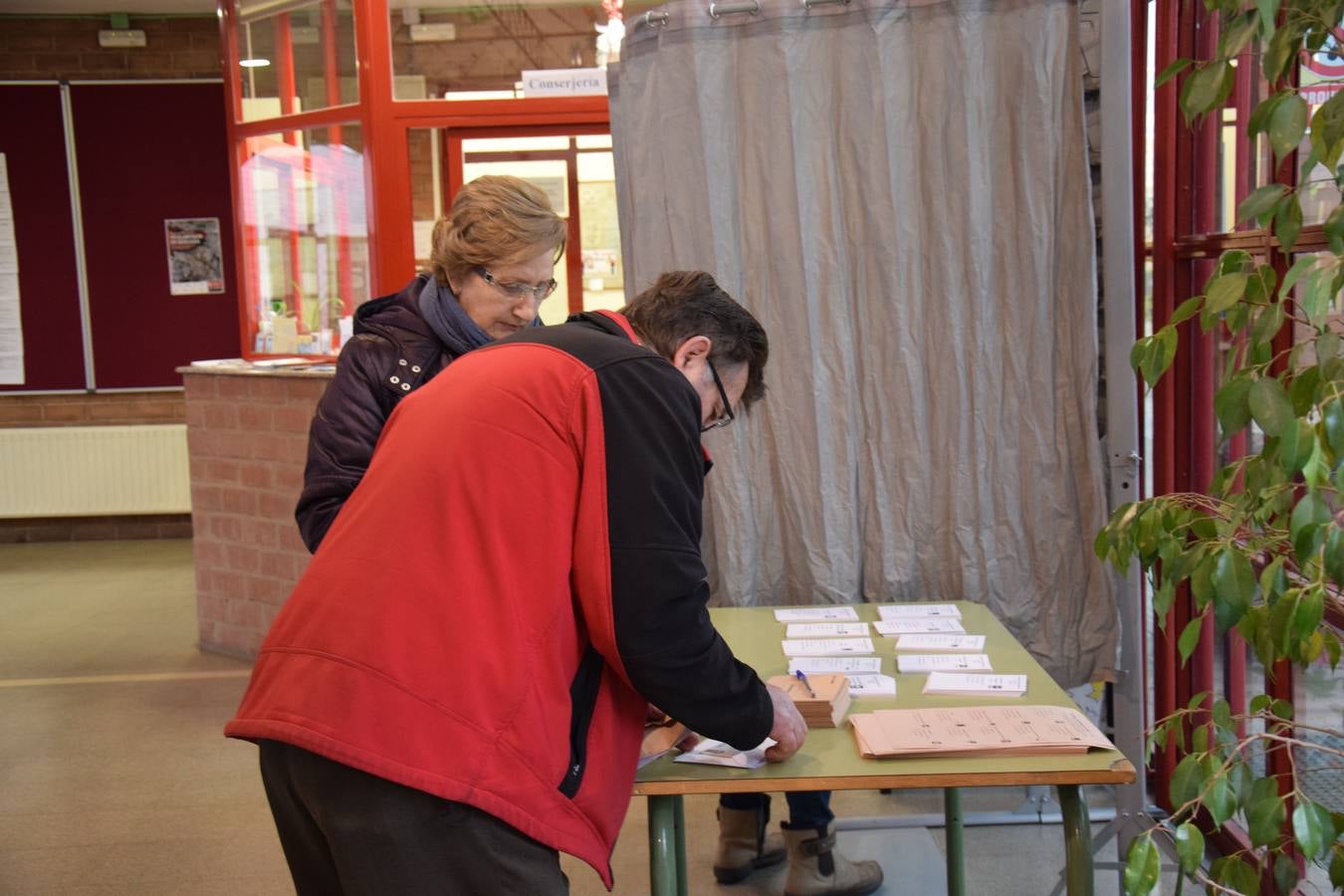 Mañana electoral en Las Gaunas