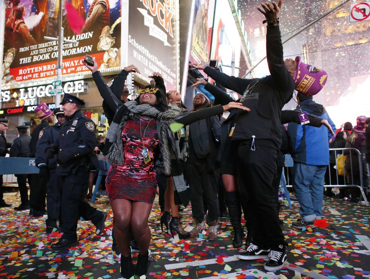 El mundo da la bienvenida a 2016