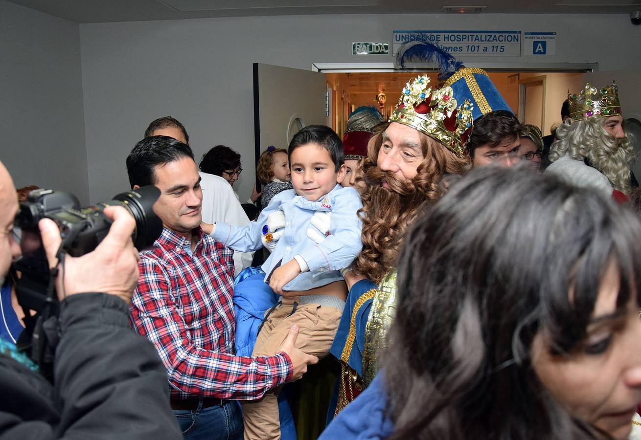 Los niños del San Pedro reciben a los Reyes Magos