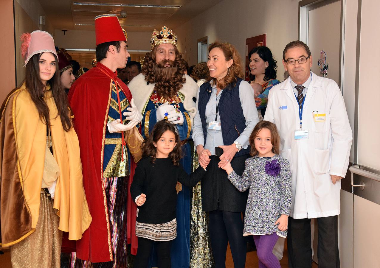 Los niños del San Pedro reciben a los Reyes Magos