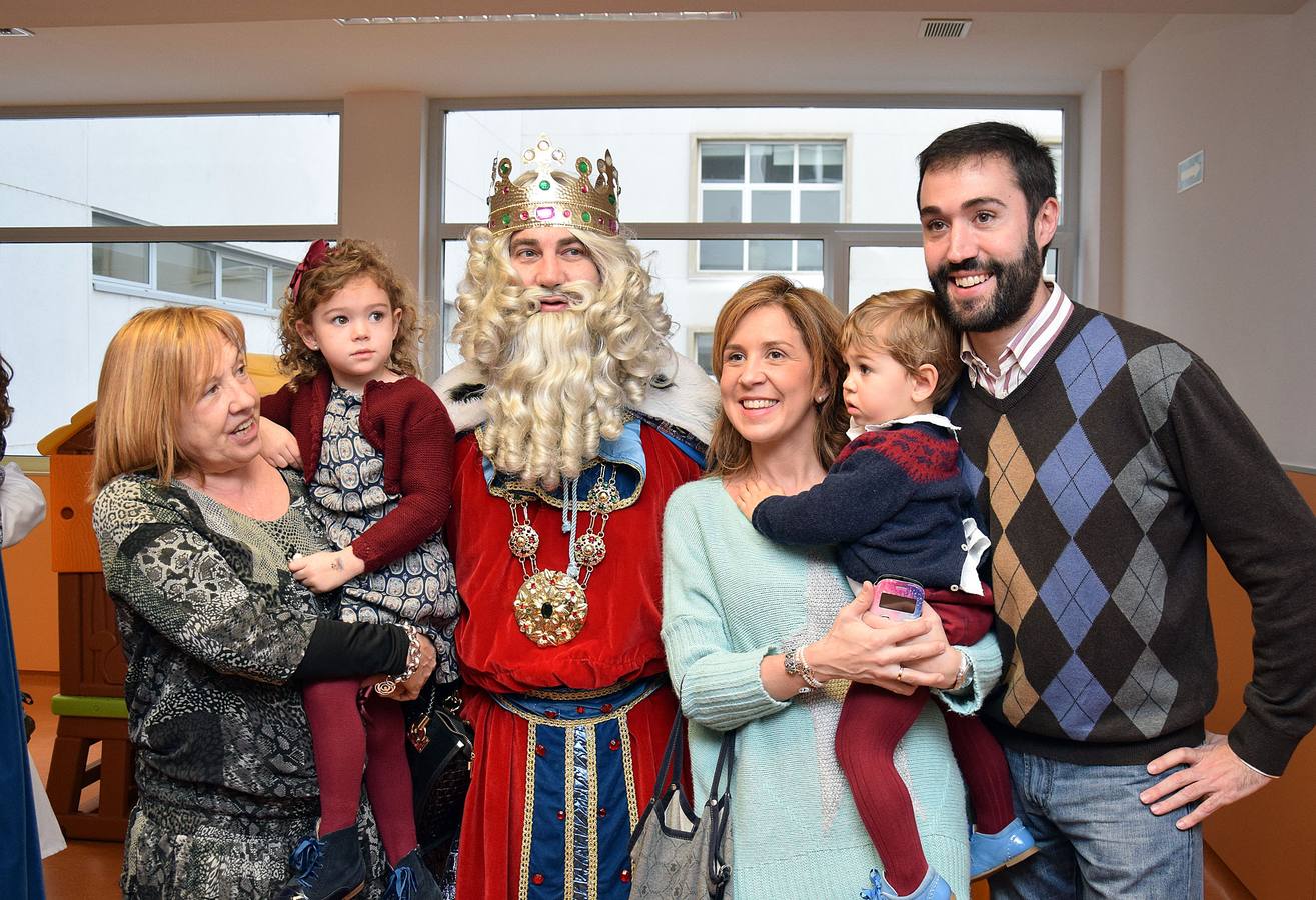 Los niños del San Pedro reciben a los Reyes Magos