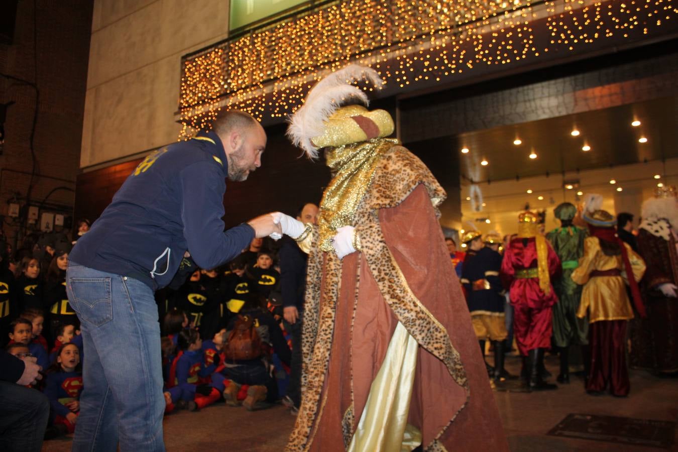 Los Reyes Magos recorren Arnedo en su cabalgata