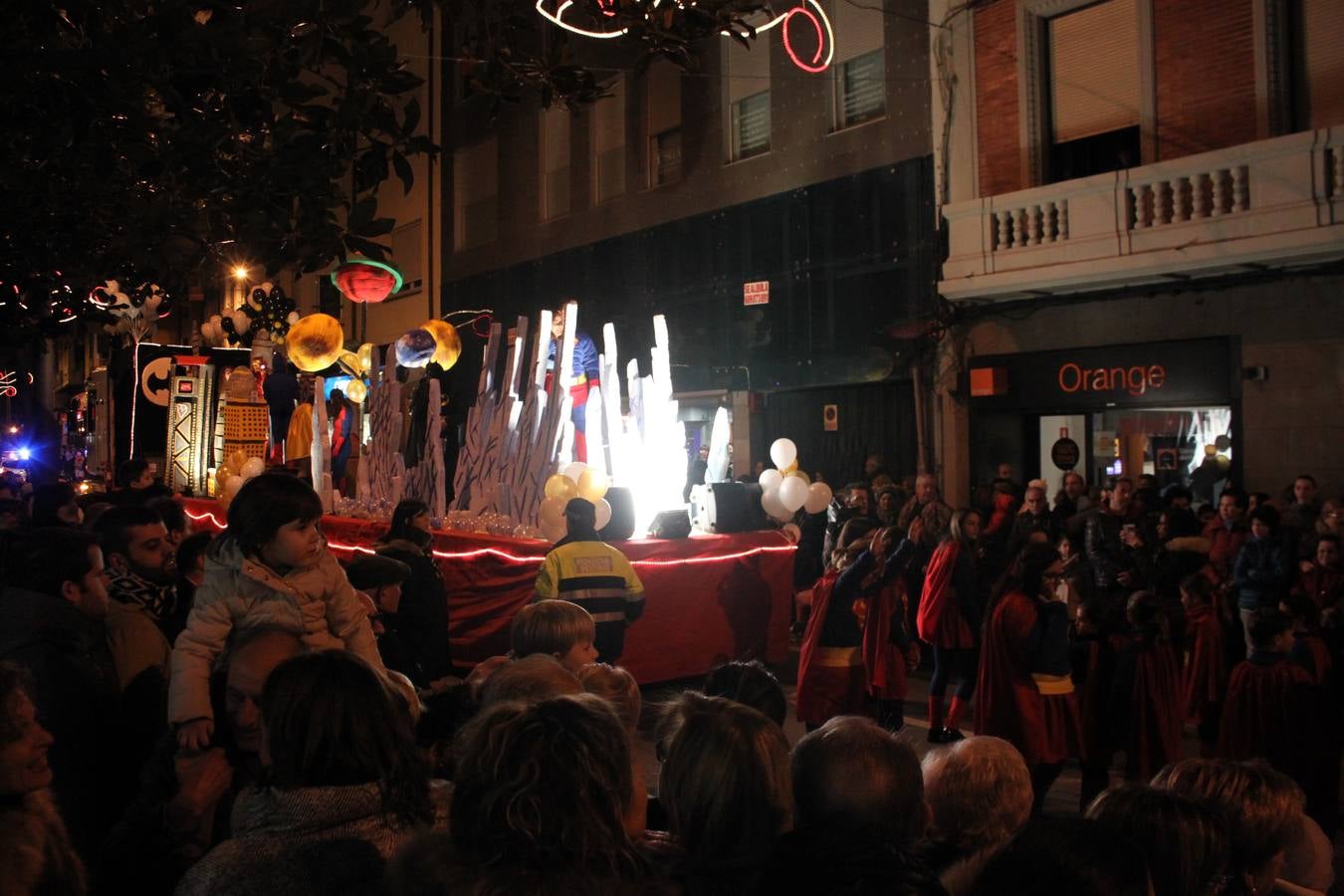 Los Reyes Magos recorren Arnedo en su cabalgata