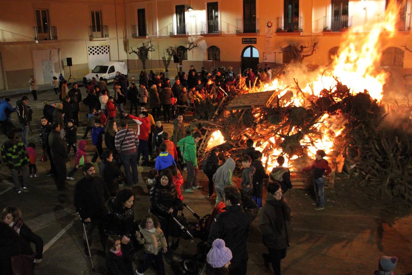 Alfaro celebra las hogueras de San Antón