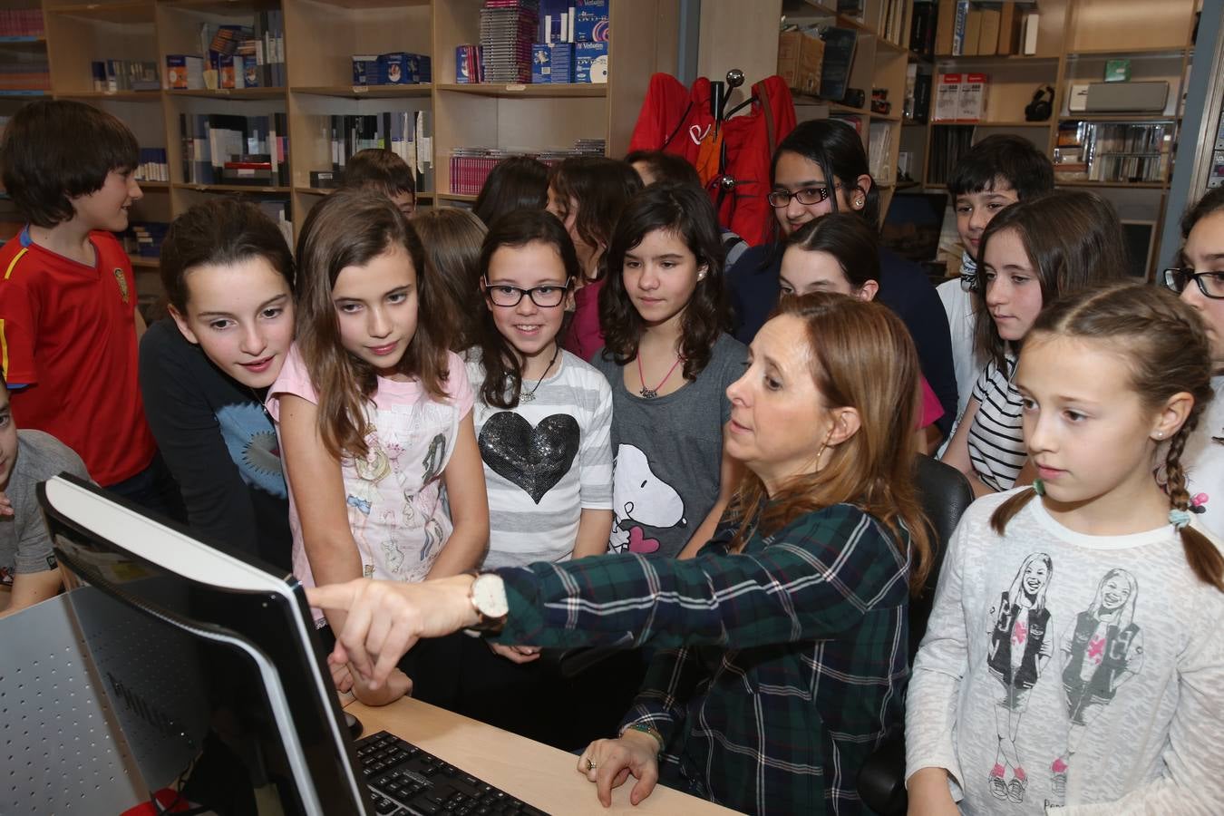 Los alumnos de 6ºB del CEIP Las Gaunas visitan la multimedia de Diario LA RIOJA