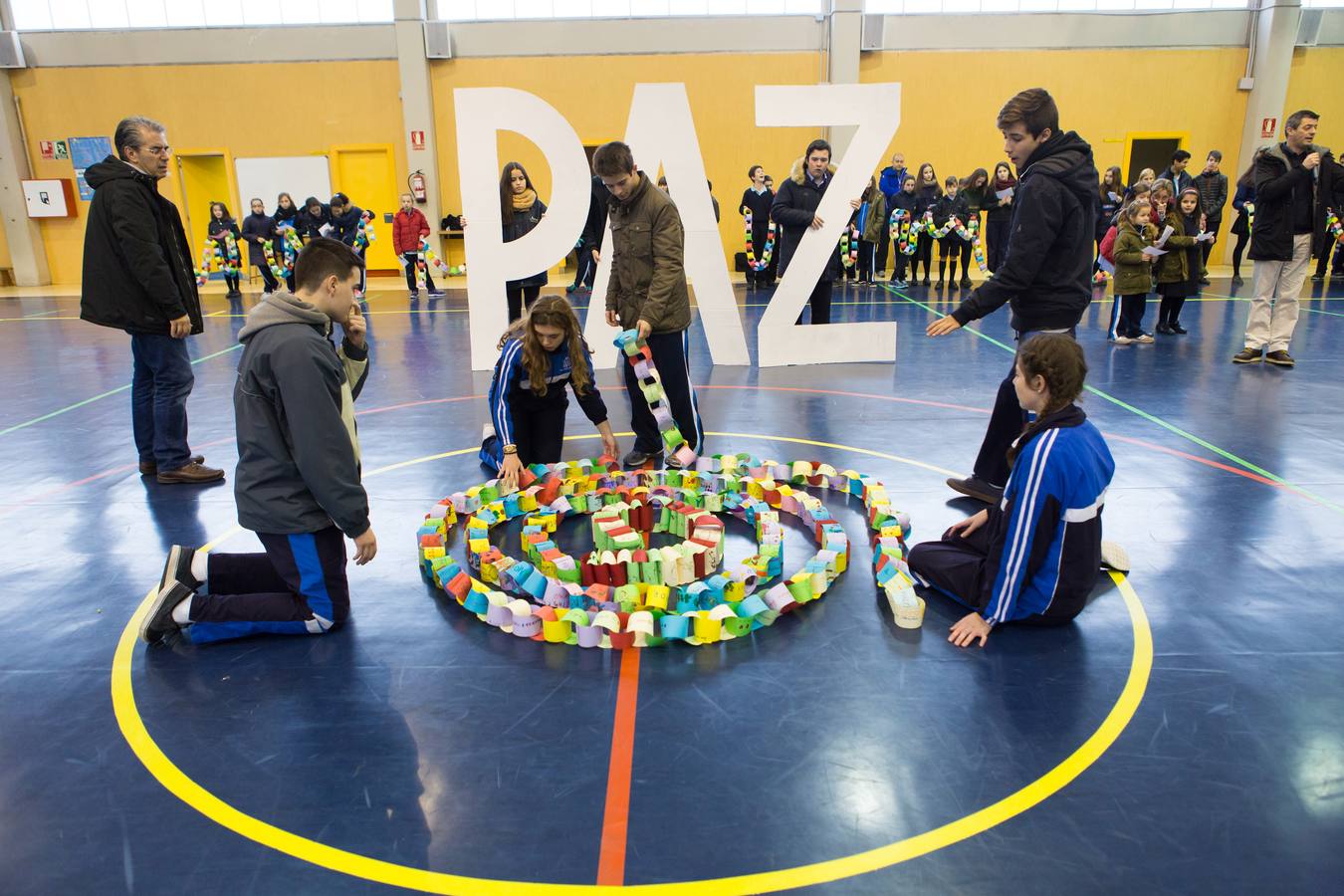 Celebración del Día de la Paz en el colegio Escolapias