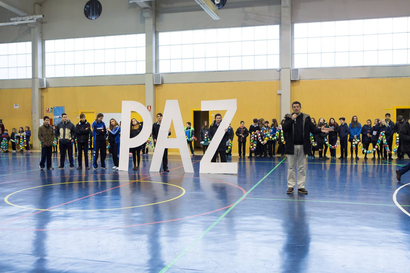 Celebración del Día de la Paz en el colegio Escolapias