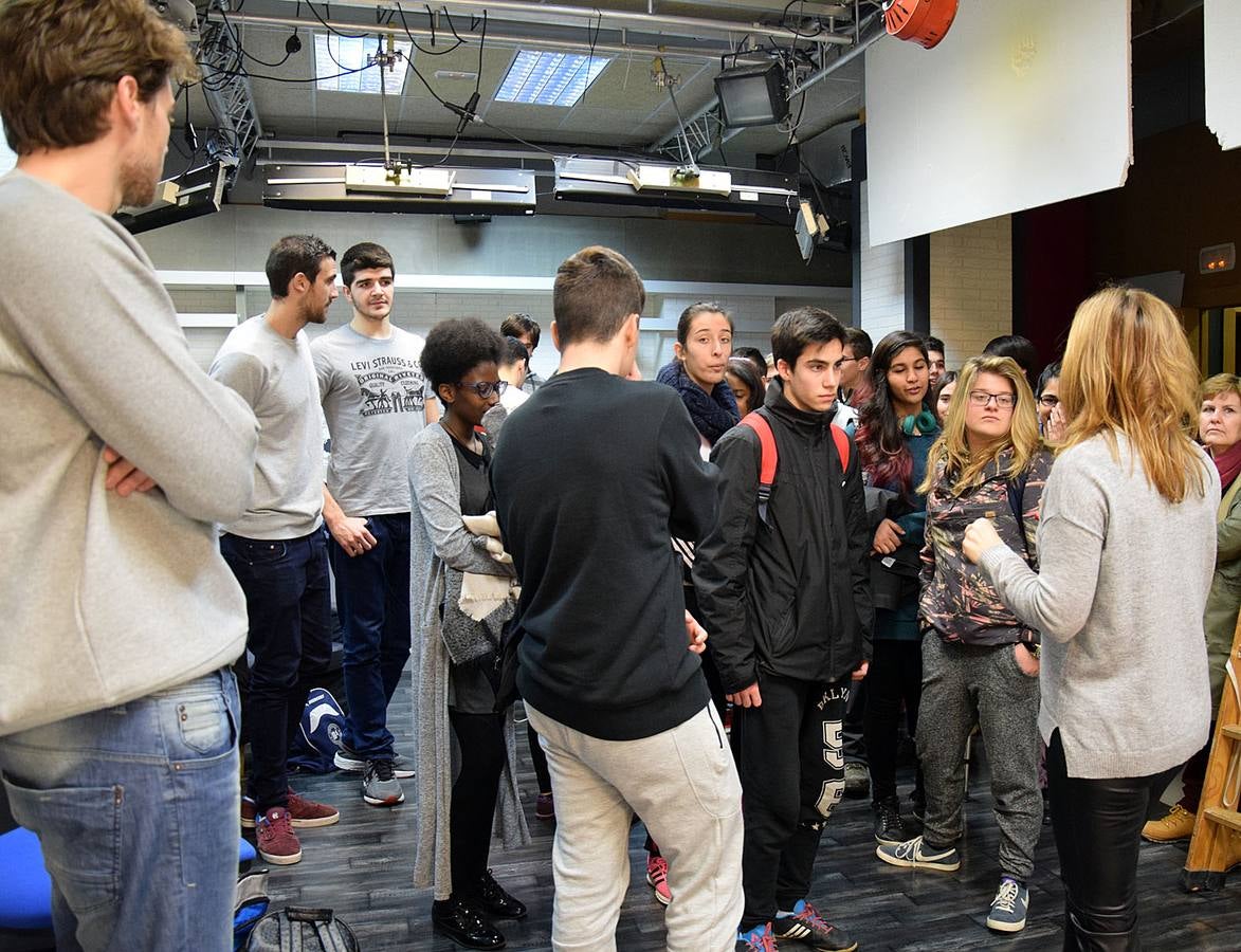 Los alumnos del 3º PMAR del IES La Laboral, con sus profesoras Maryolén y Mayte, visitan la multimedia de Diario LA RIOJA