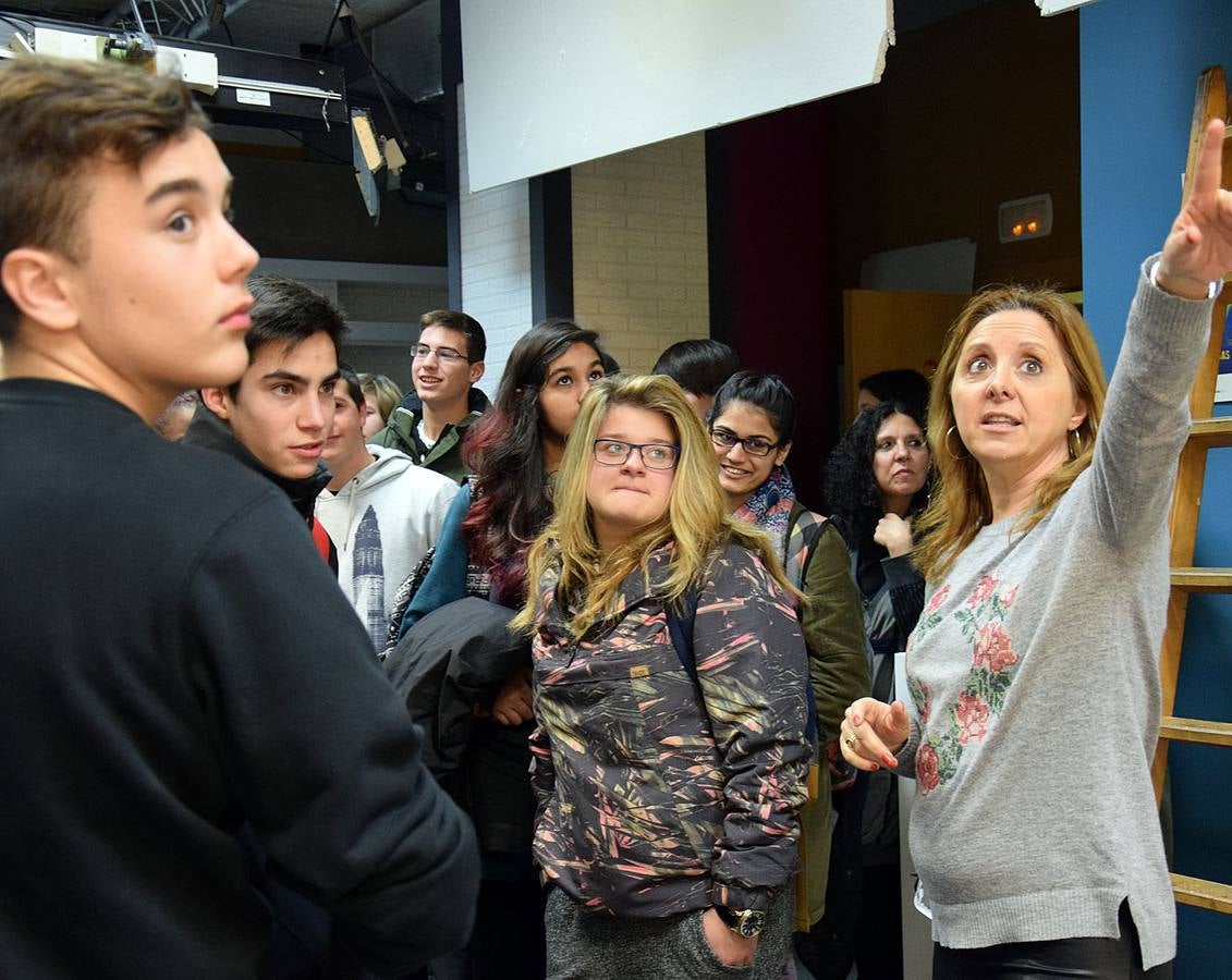 Los alumnos del 3º PMAR del IES La Laboral, con sus profesoras Maryolén y Mayte, visitan la multimedia de Diario LA RIOJA