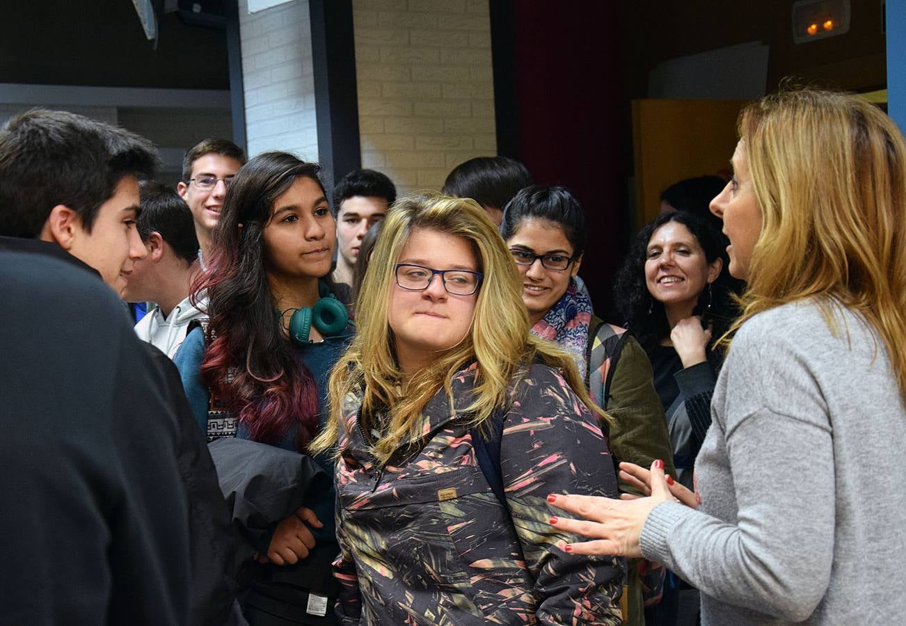 Los alumnos del 3º PMAR del IES La Laboral, con sus profesoras Maryolén y Mayte, visitan la multimedia de Diario LA RIOJA