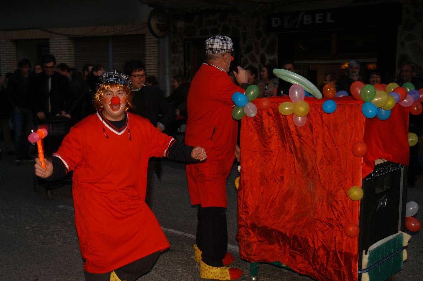 Cervera desfila a ritmo de Carnaval