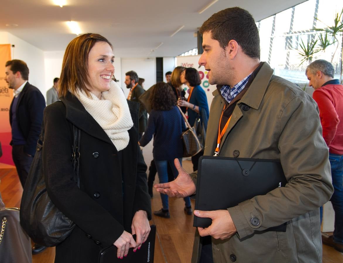 Una pausa para tomar un vino en la Imaginext Rioja