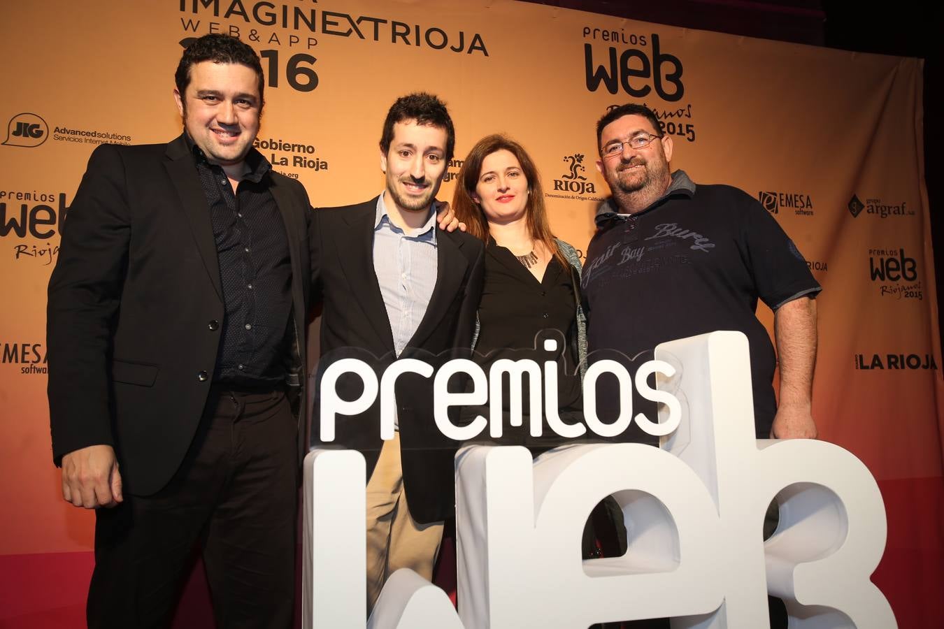 Sonrisas en el photocall en la entrega de los XVIII Premios Web Riojanos
