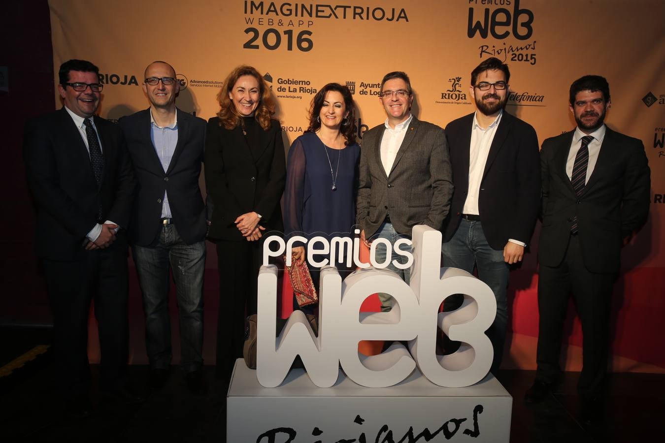 Sonrisas en el photocall en la entrega de los XVIII Premios Web Riojanos