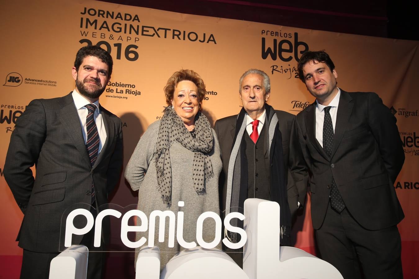 Sonrisas en el photocall en la entrega de los XVIII Premios Web Riojanos