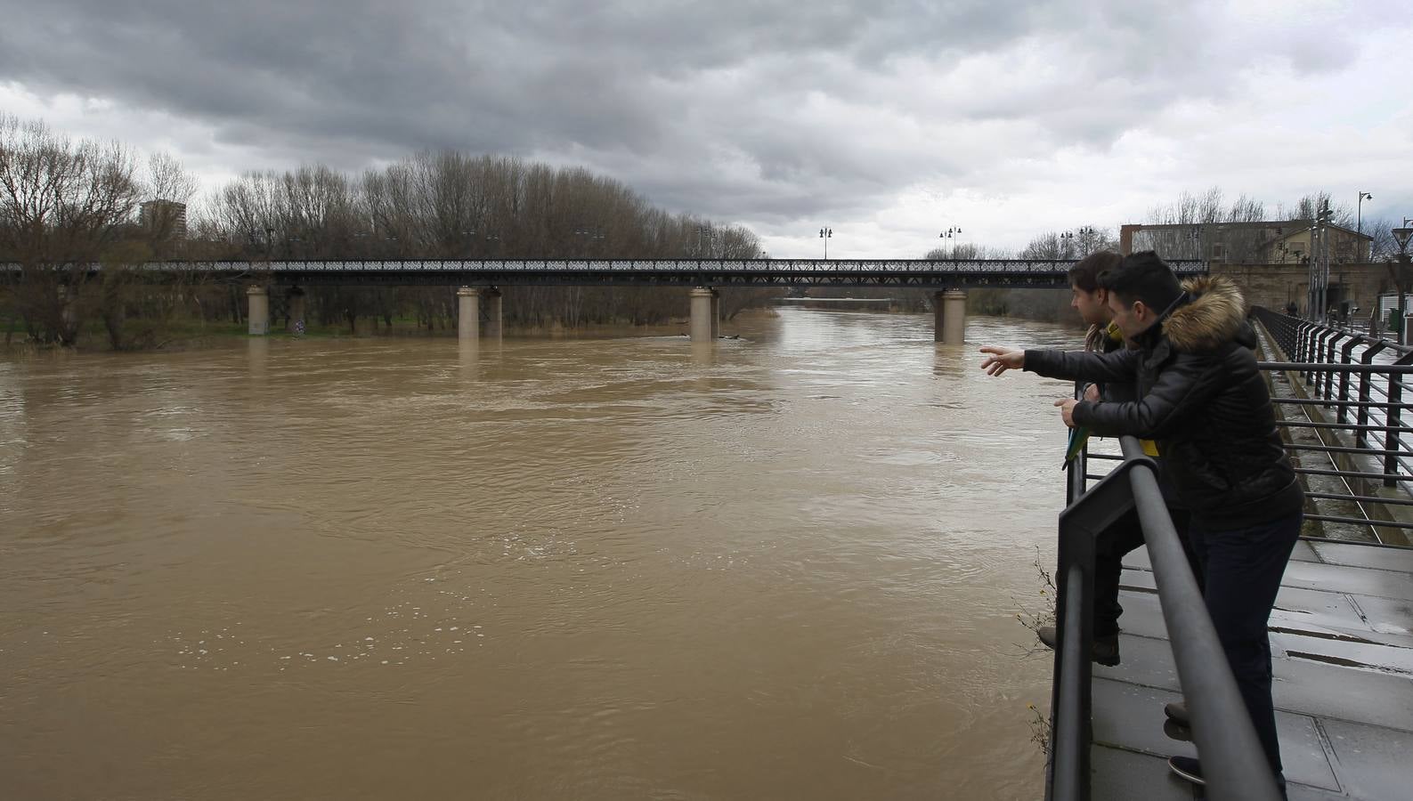 Logroño vigila el Ebro