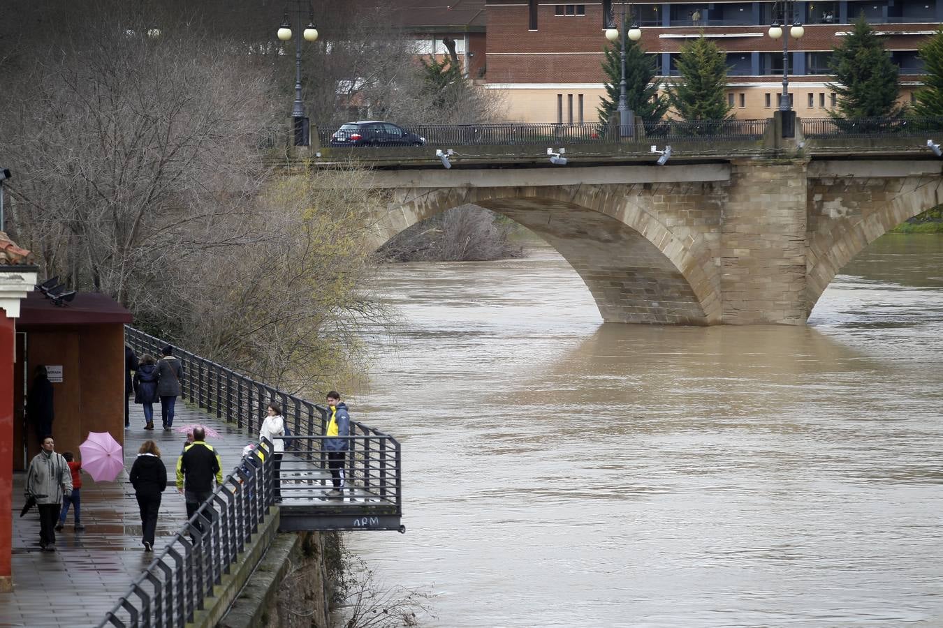 Logroño vigila el Ebro