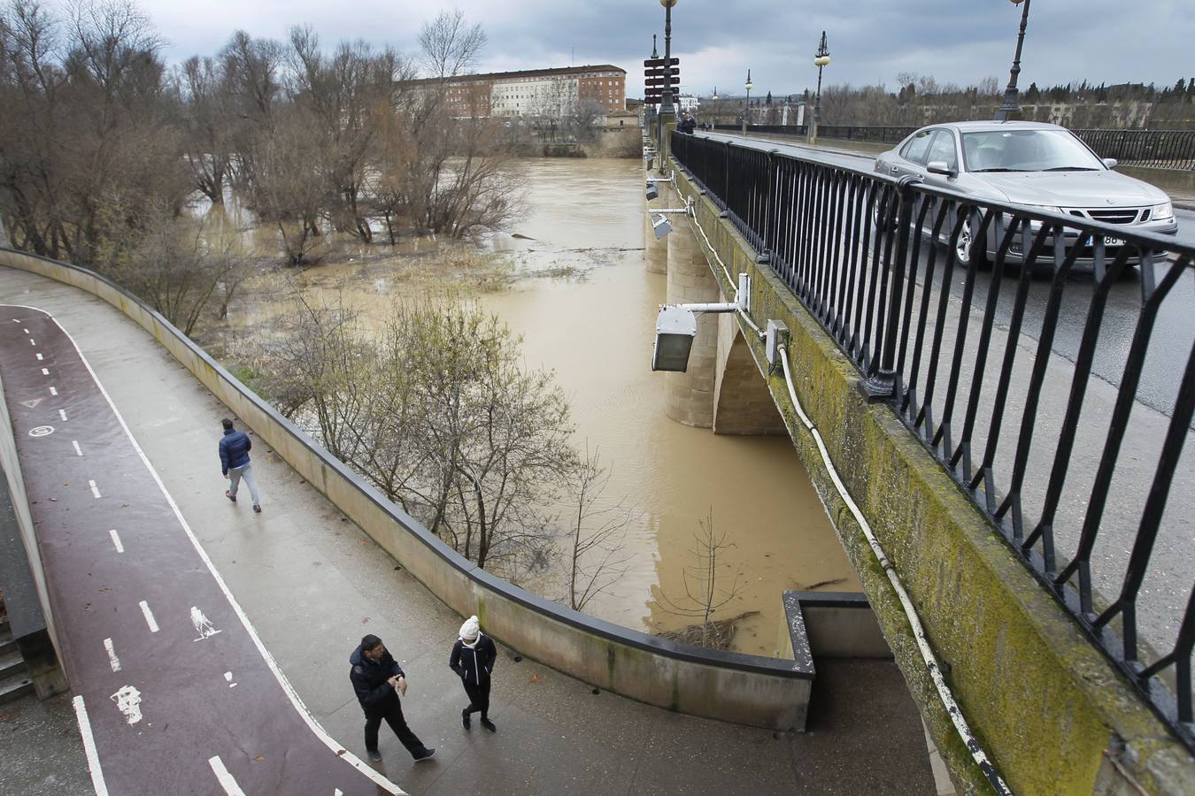 Logroño vigila el Ebro