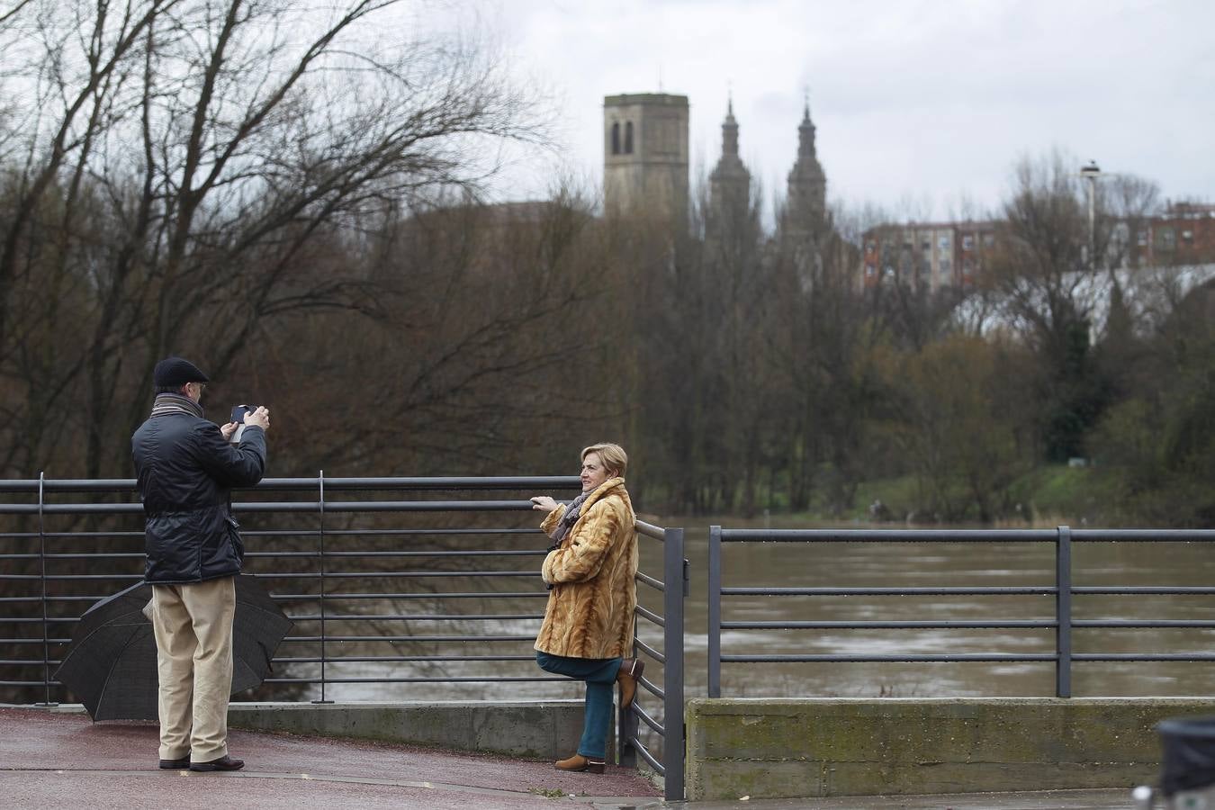 Logroño vigila el Ebro