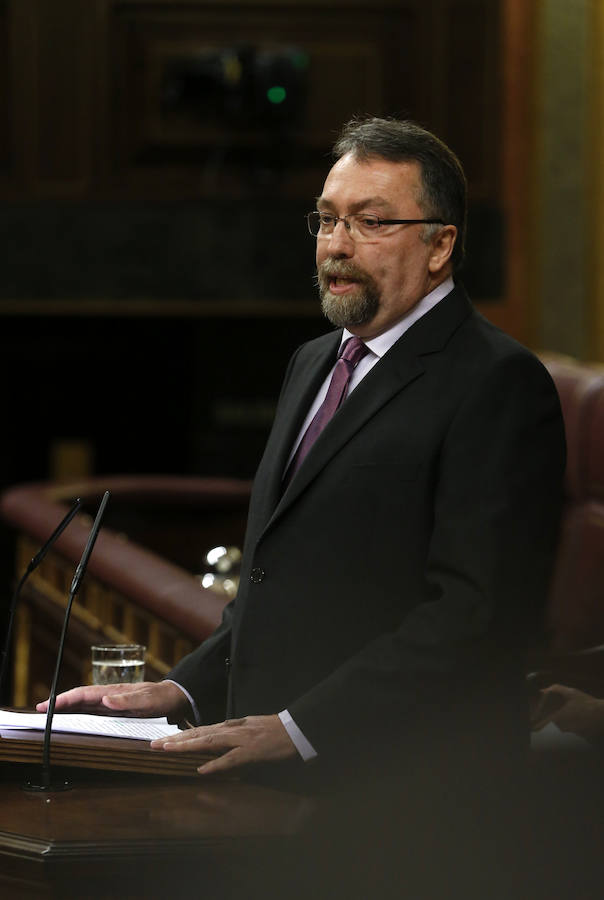 El diputado de Foro Asturias Isidro Manuel Martínez Oblanca, durante su intervención en la sesión de la tarde de la segunda jornada del debate de investidura.