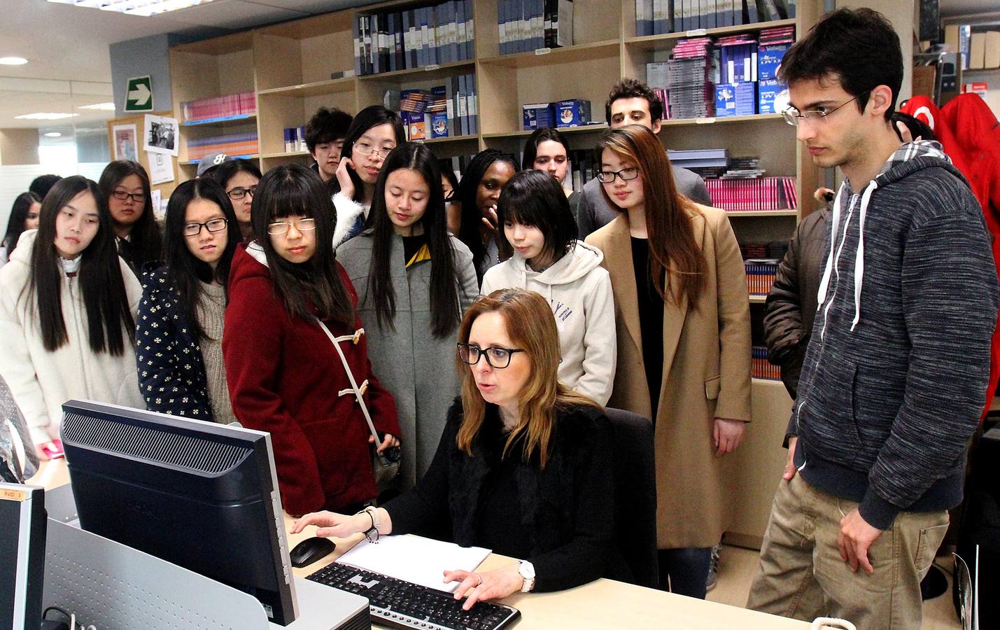 Alumnos de los cursos de Lengua y Cultura Española de la Fundación UR visitan la multimedia de Nueva Rioja