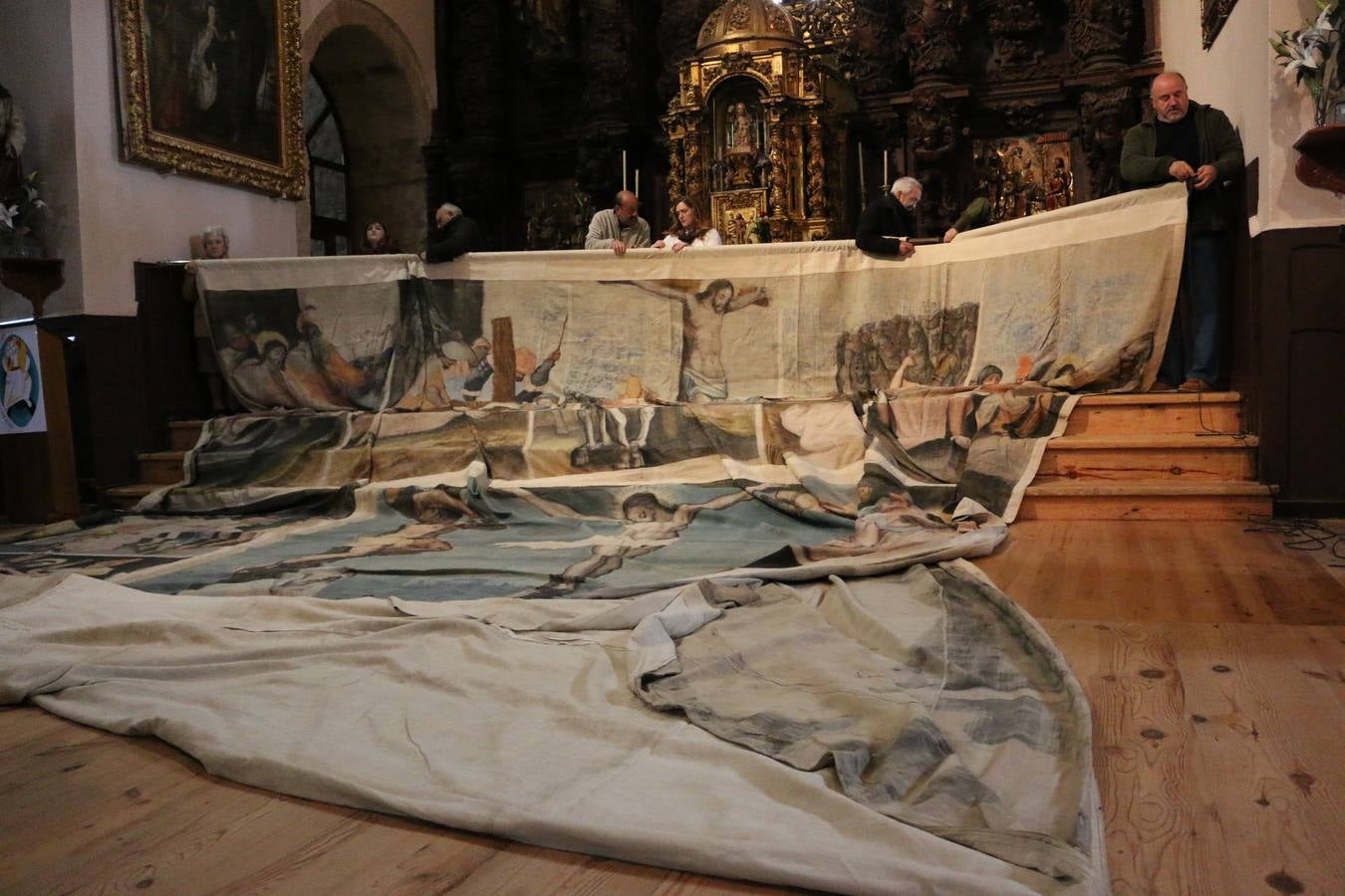 Colocación de La Sarga de Villoslada en el retablo mayor de la iglesia