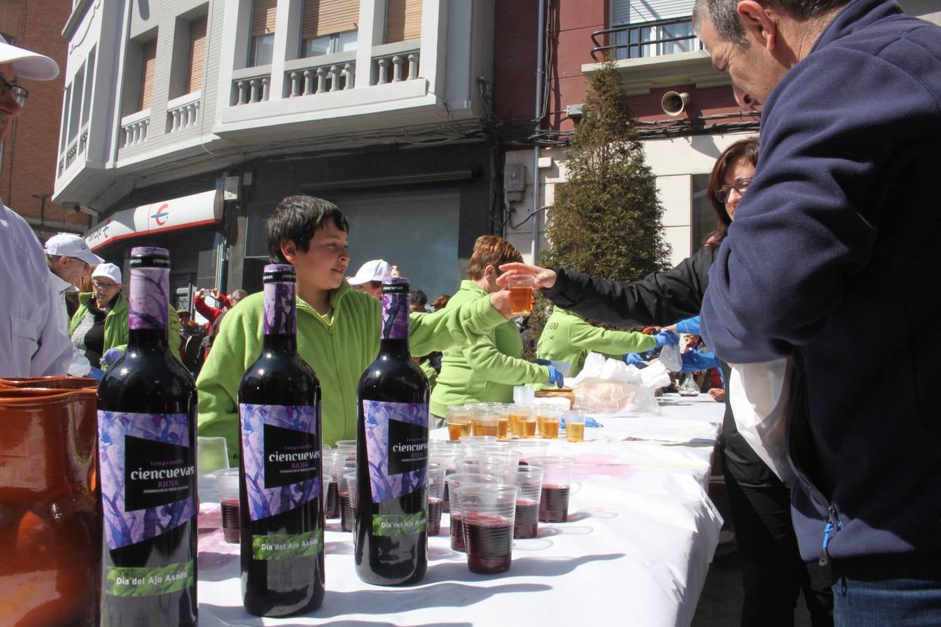 Arnedo celebra el XIII Dia del Ajo Asado