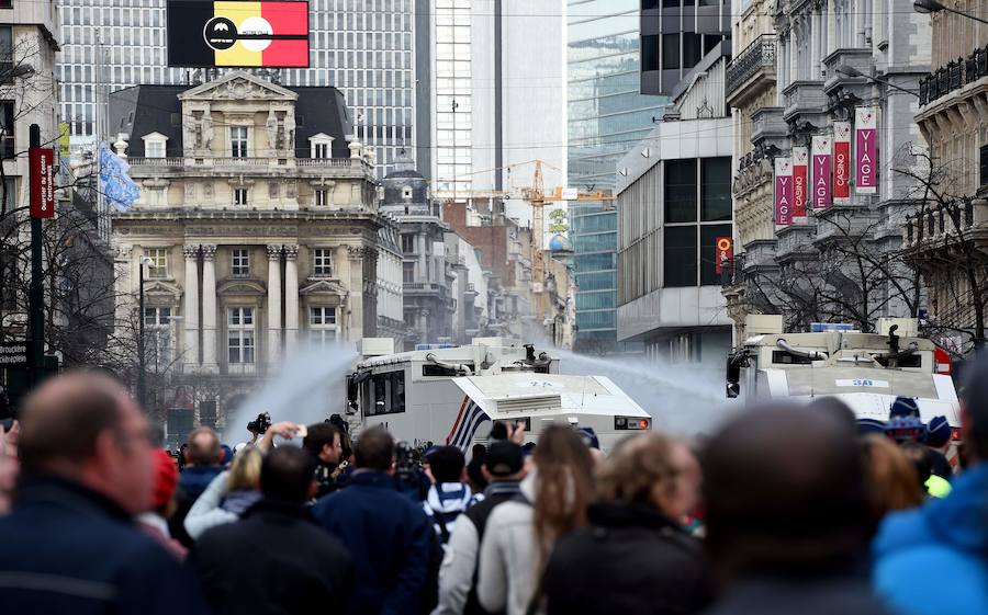 Tensión en el homenaje a las víctimas en Bruselas