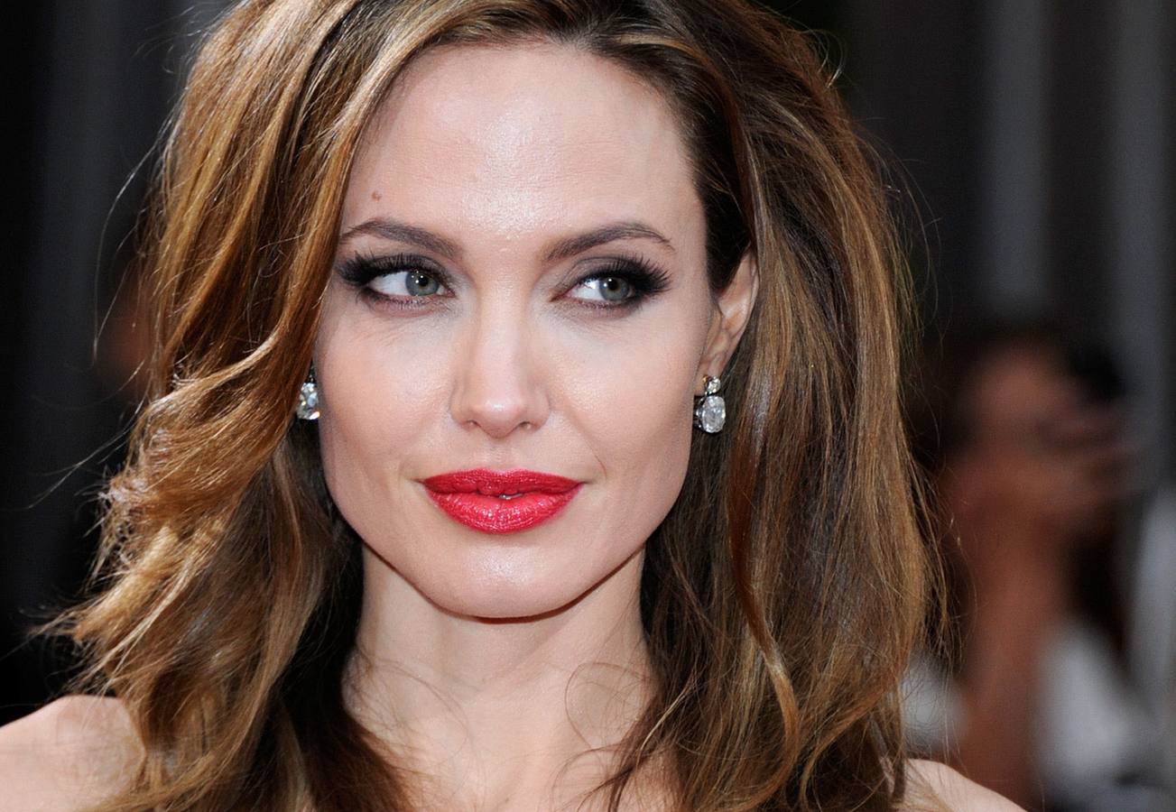Angelina Jolie peligrosamente sexy