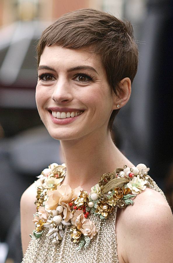 Anne Hathaway la más guapa de los Oscars