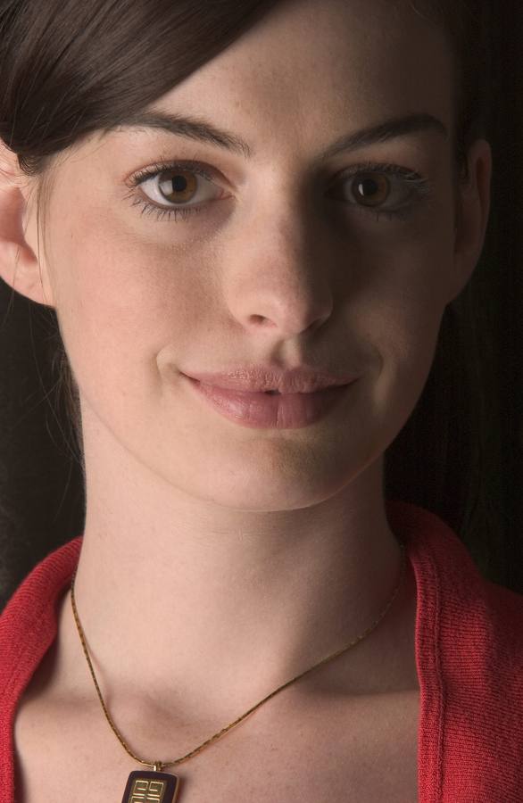 Anne Hathaway la más guapa de los Oscars