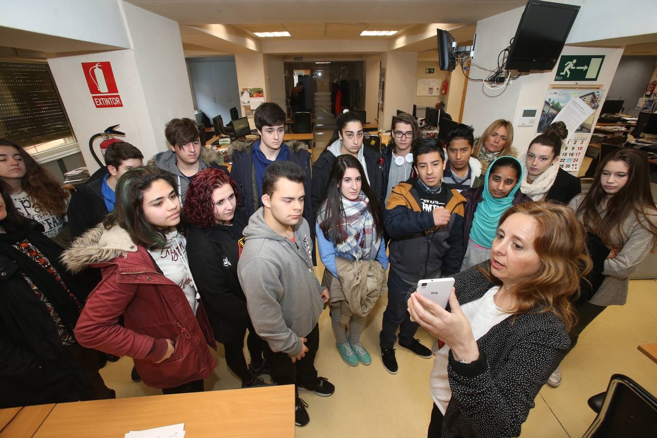 Alumnos de Jesuitas visitan Diario LA RIOJA