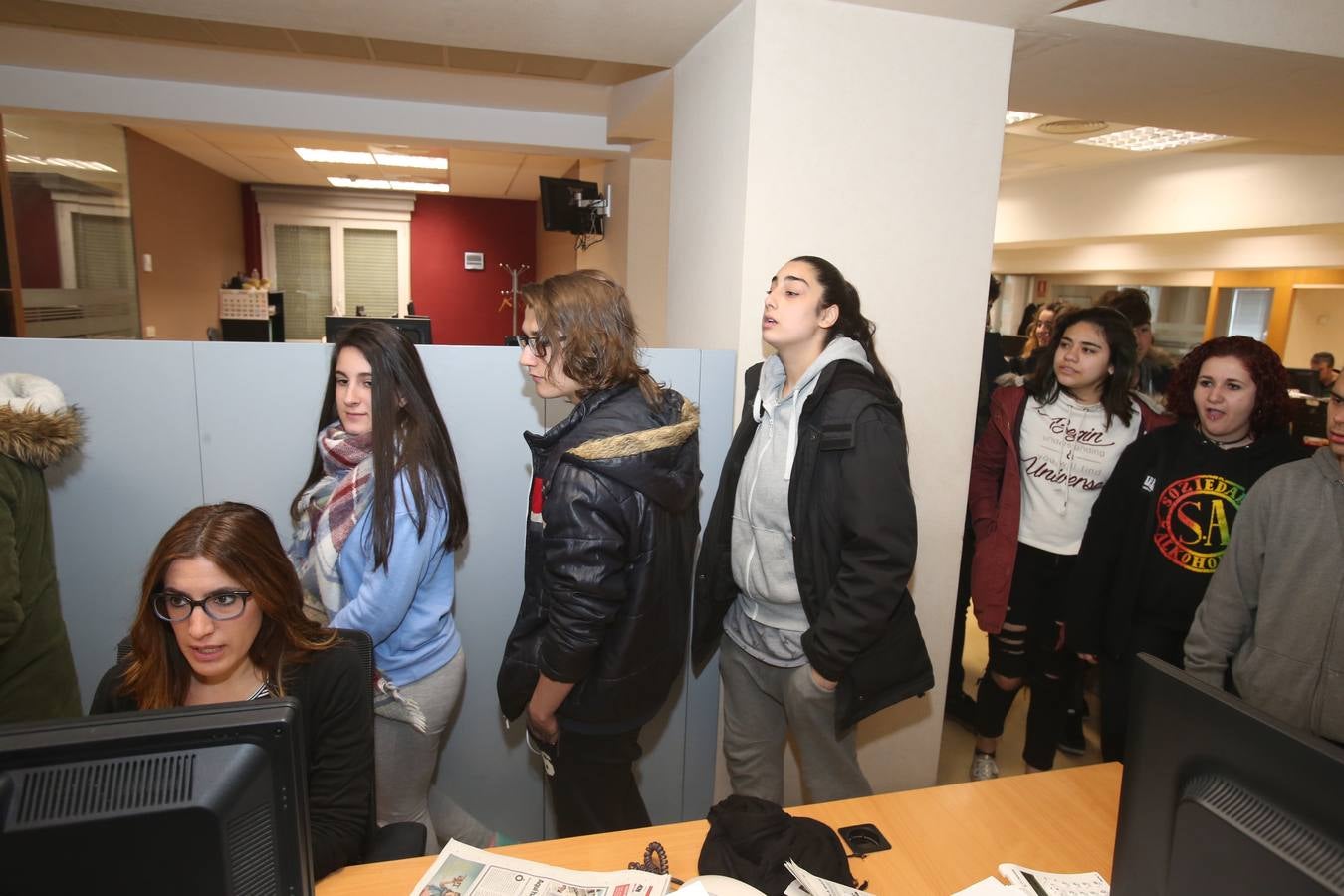 Alumnos de Jesuitas visitan Diario LA RIOJA