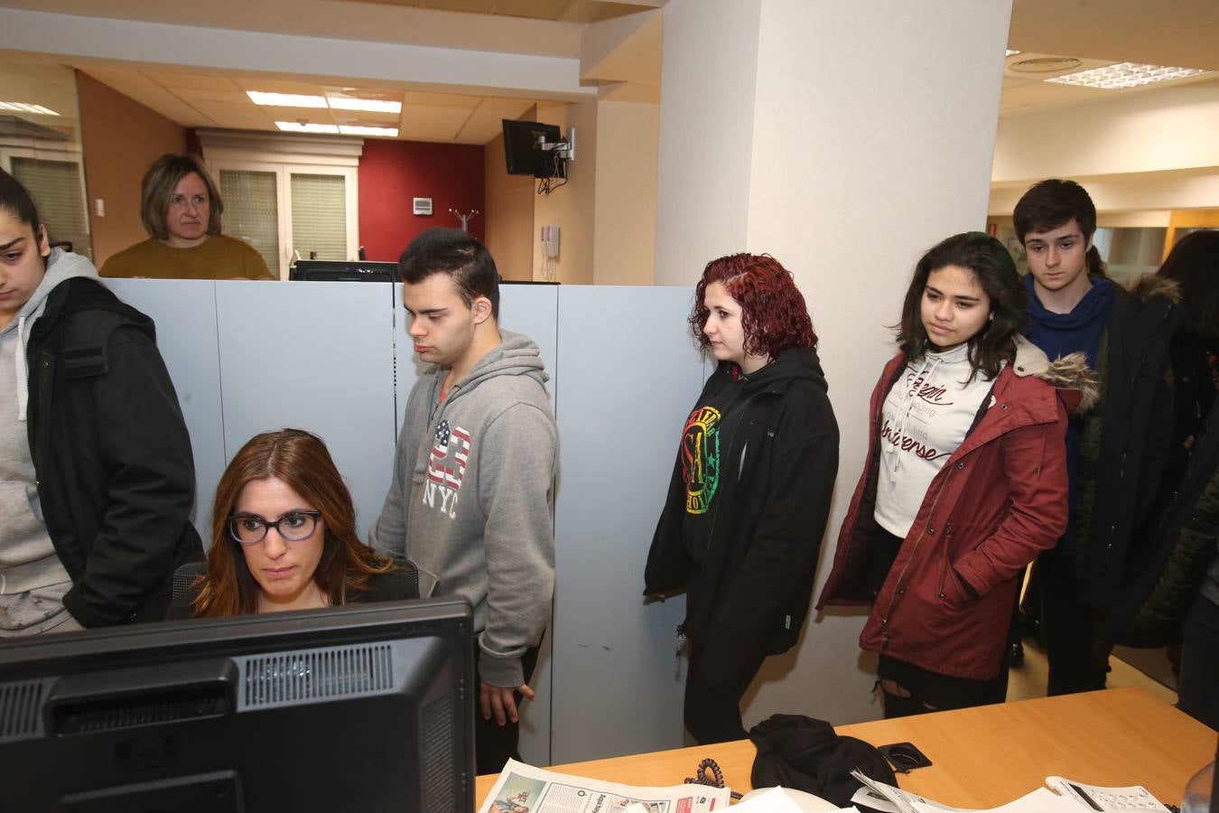 Alumnos de Jesuitas visitan Diario LA RIOJA