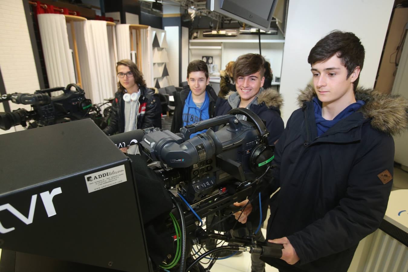 Alumnos de Jesuitas visitan Diario LA RIOJA