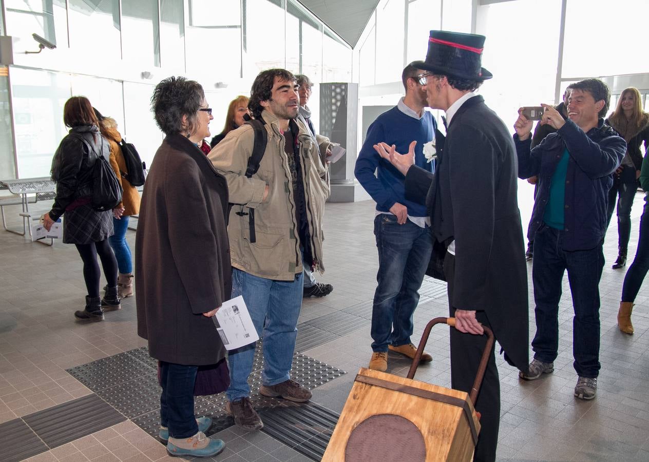 El tren del vino parte con destino a las bodegas de Haro