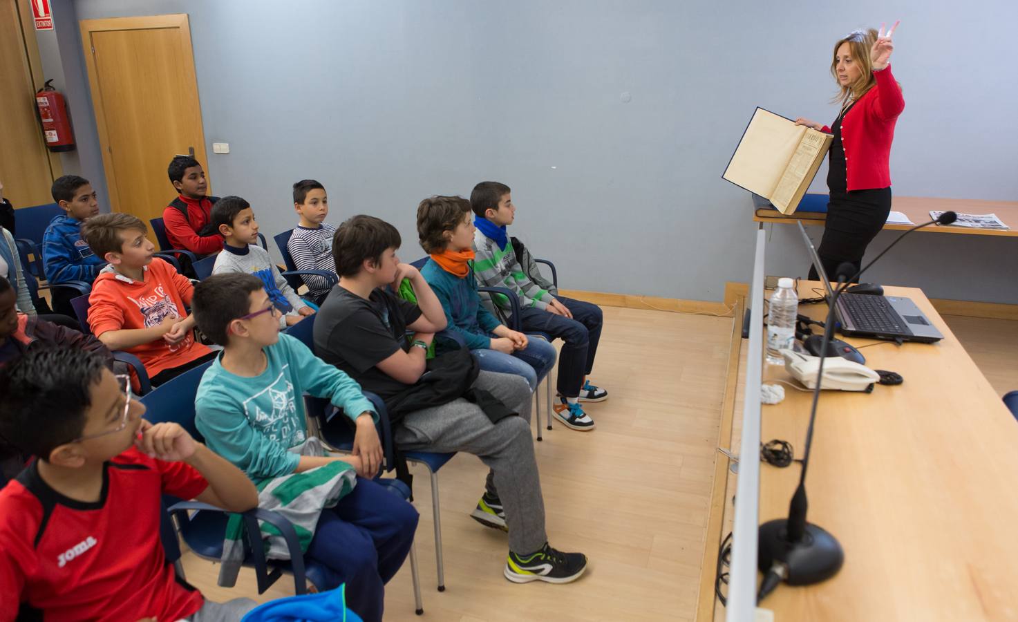 Los alumnos de 5º B de Primaria del Colegio Navarrete El Mudo visitan la multimedia de Diario LA RIOJA