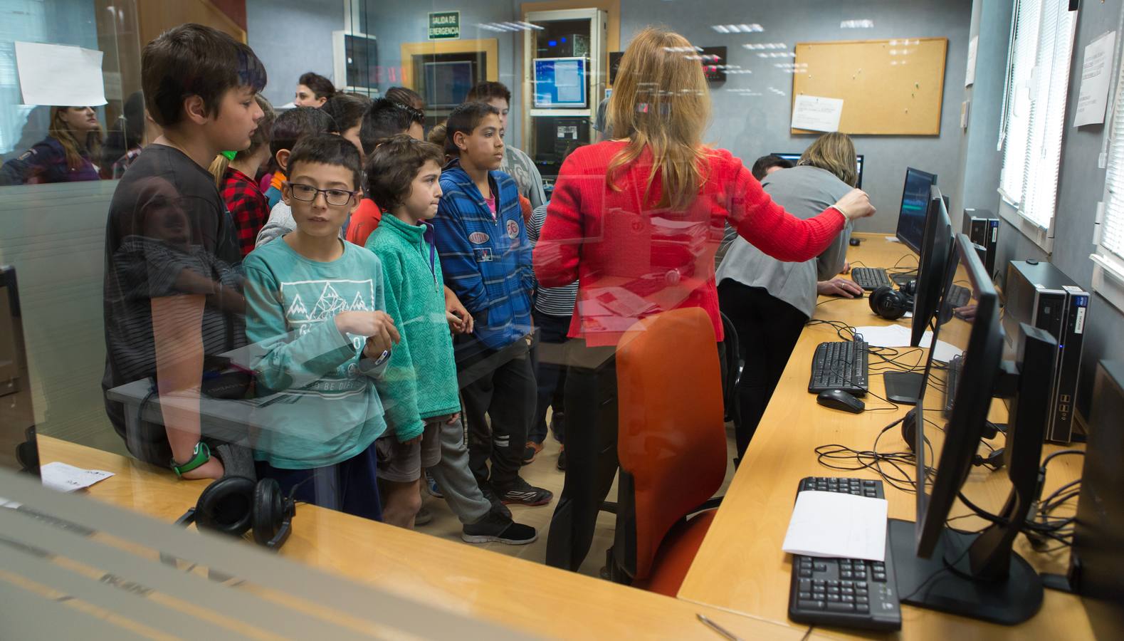 Los alumnos de 5º B de Primaria del Colegio Navarrete El Mudo visitan la multimedia de Diario LA RIOJA