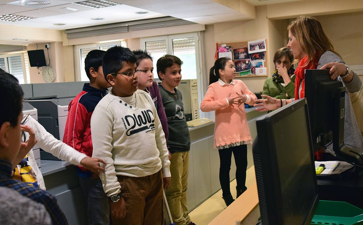 Los alumnos de 5º A de Primaria del Colegio Navarrete El Mudo visitan la multimedia de Diario LA RIOJA