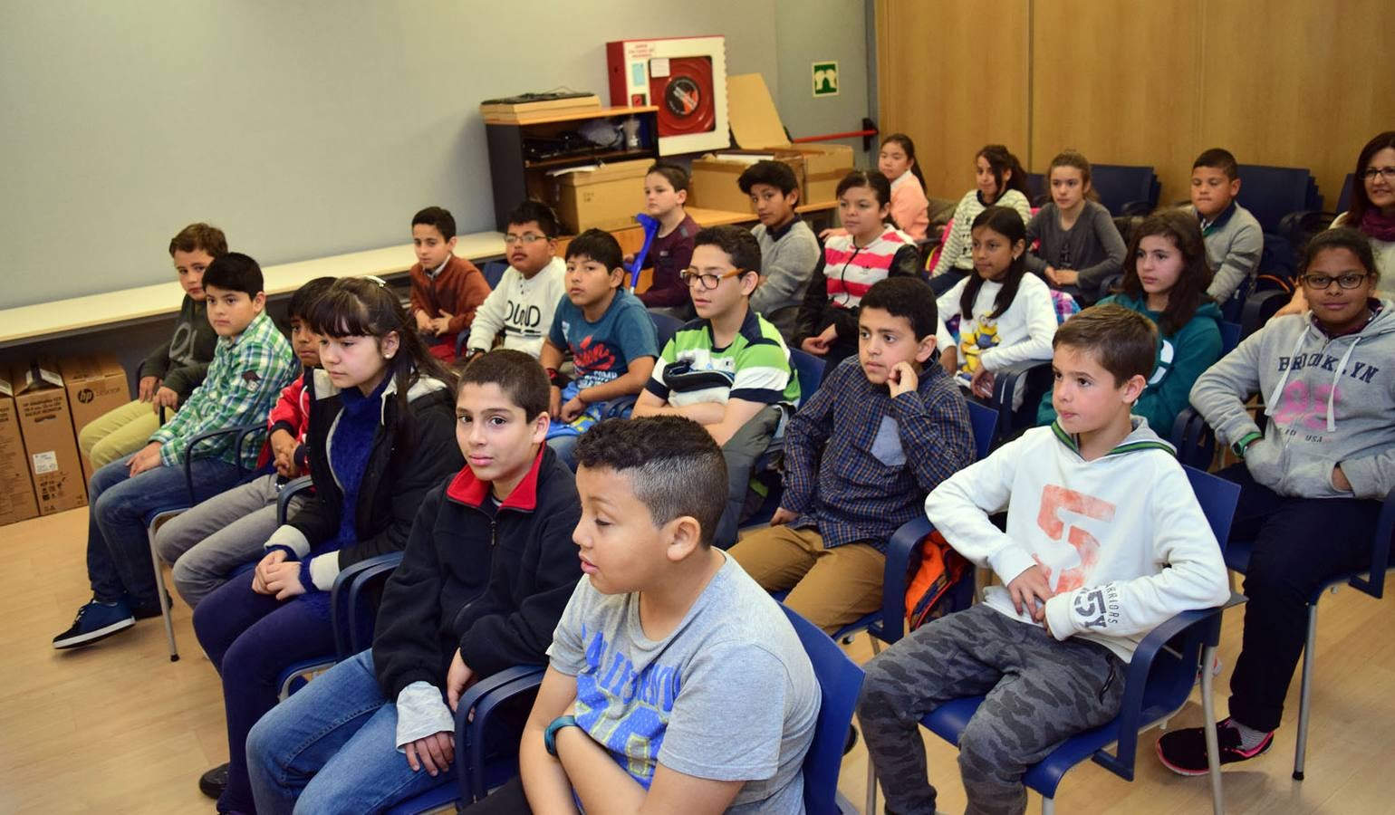 Los alumnos de 5º A de Primaria del Colegio Navarrete El Mudo visitan la multimedia de Diario LA RIOJA