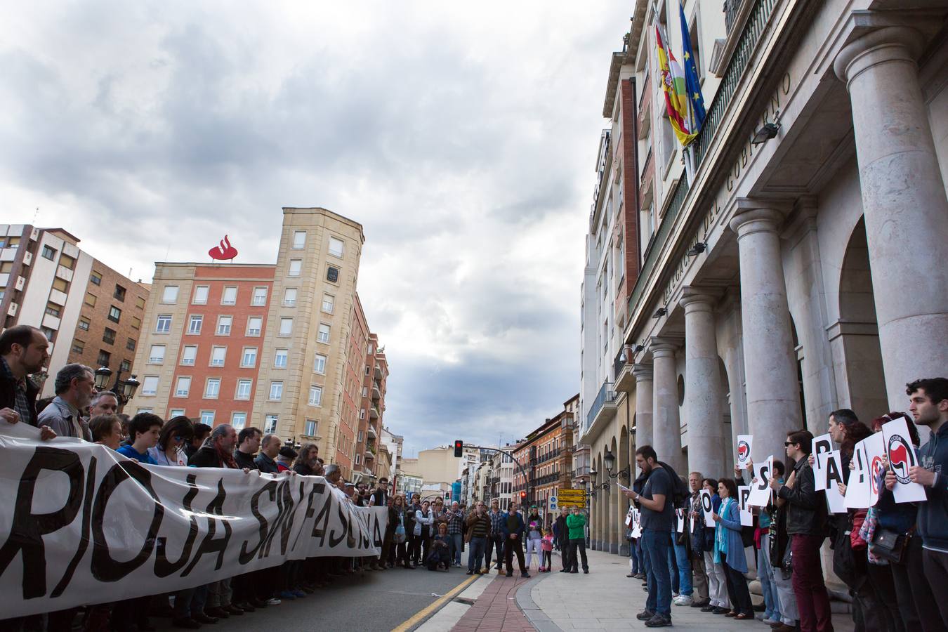 Protesta y vuelta al Espolón por las pintadas en La Barranca