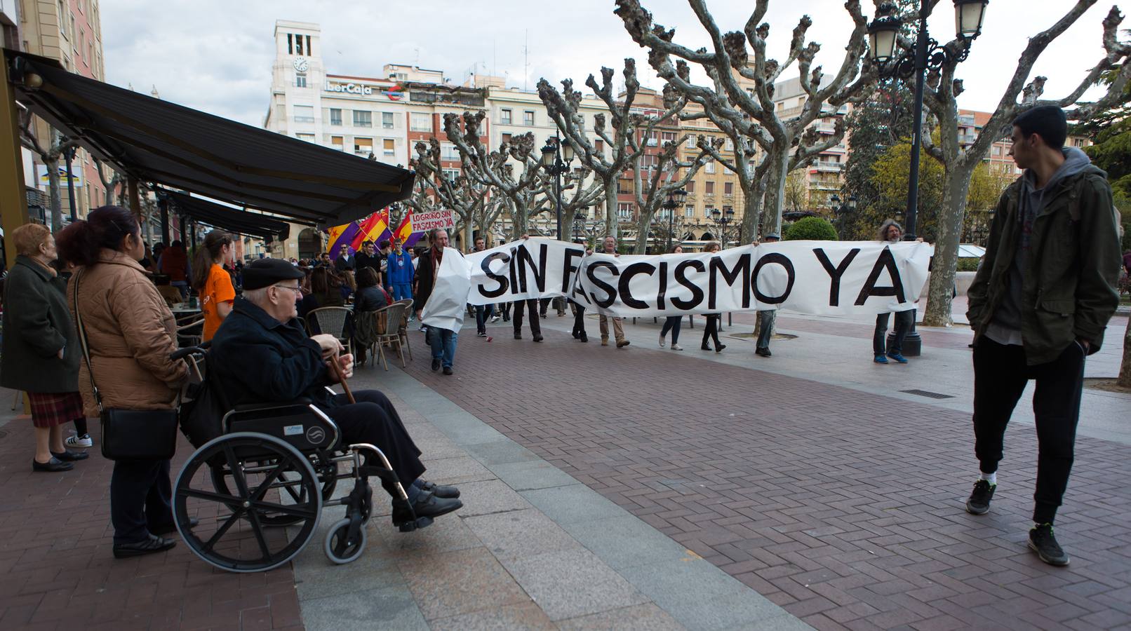 Protesta y vuelta al Espolón por las pintadas en La Barranca