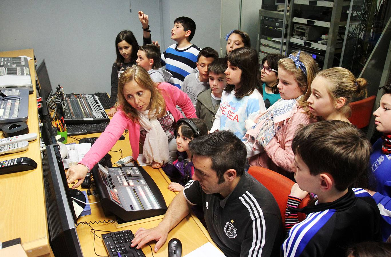 Los alumnos 5º A del Colegio Escolapios han visitado la multimedia de Diario LA RIOJA