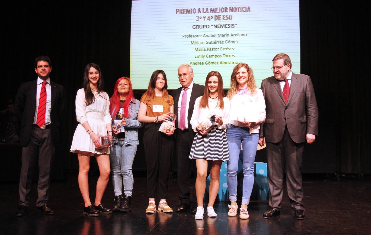 Emoción, alegría, aplausos y felicitaciones en la entrega de premios de Reportero Escolar