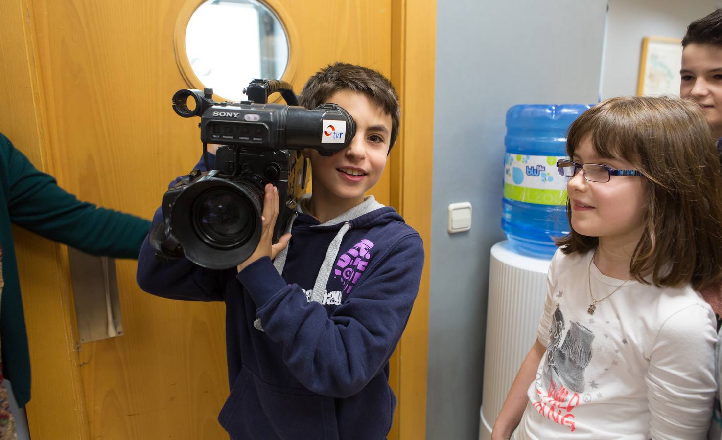 Los alumnos de 5º B del Colegio Escolapios ha visitado la multimedia de Diario LA RIOJA