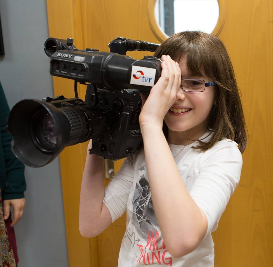 Los alumnos de 5º B del Colegio Escolapios ha visitado la multimedia de Diario LA RIOJA